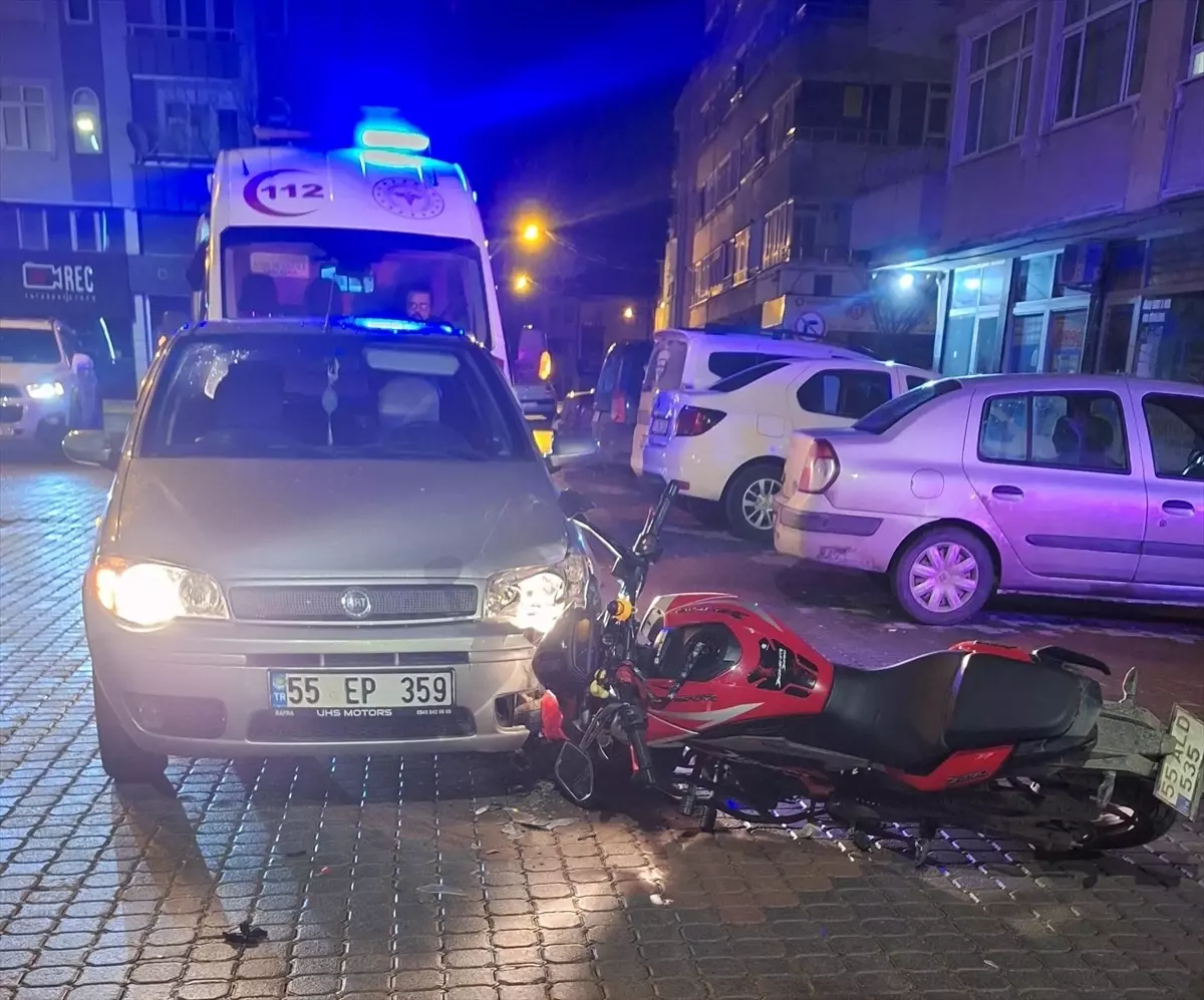 Bafra’da Motosiklet ile Otomobil çarpıştı: 2 Yaralı
