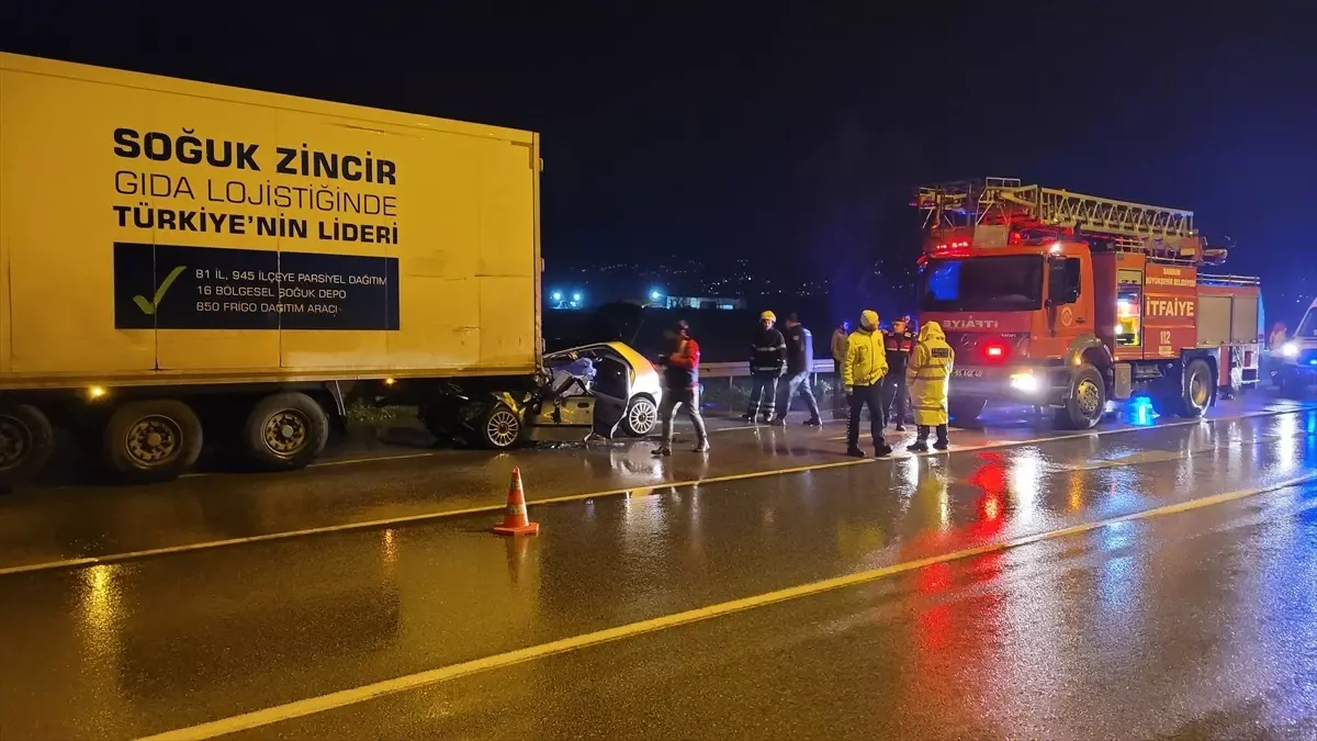 Samsun’da Tıra Çarpan Otomobilin Sürücüsü Hayatını Kaybetti
