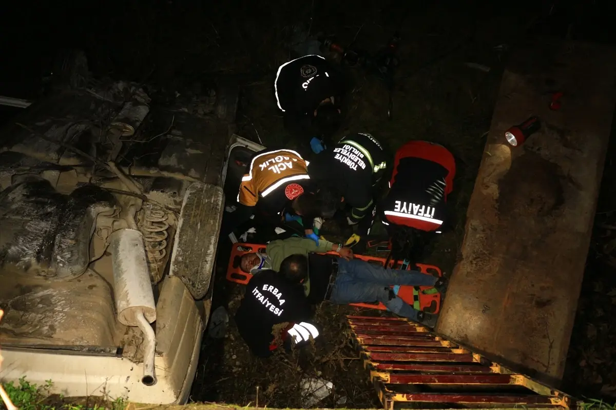 Tokat’ta Otomobil Dereye Devrildi: 1 Yaralı