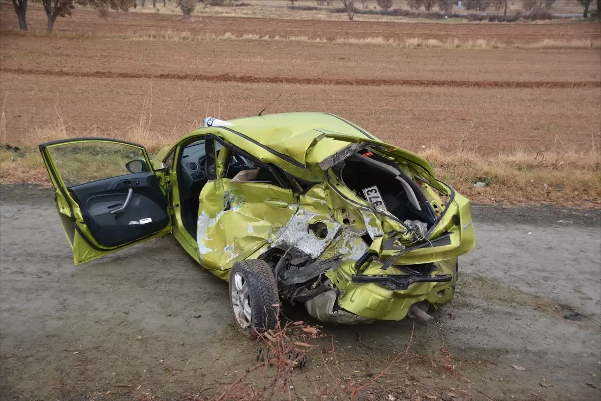 Uşak’ta Trafik Kazası: 2 Yaralı