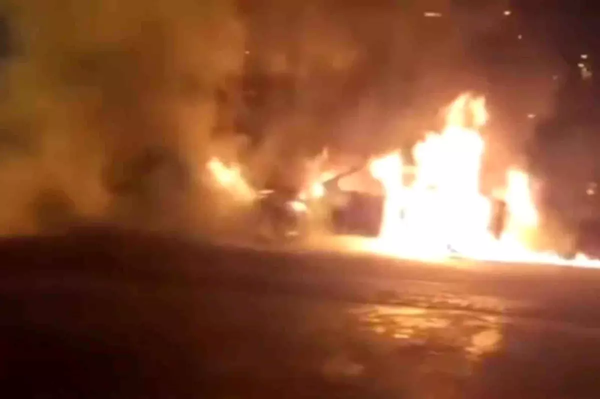 Üsküdar’da Bir Otomobilde Yangın Çıktı