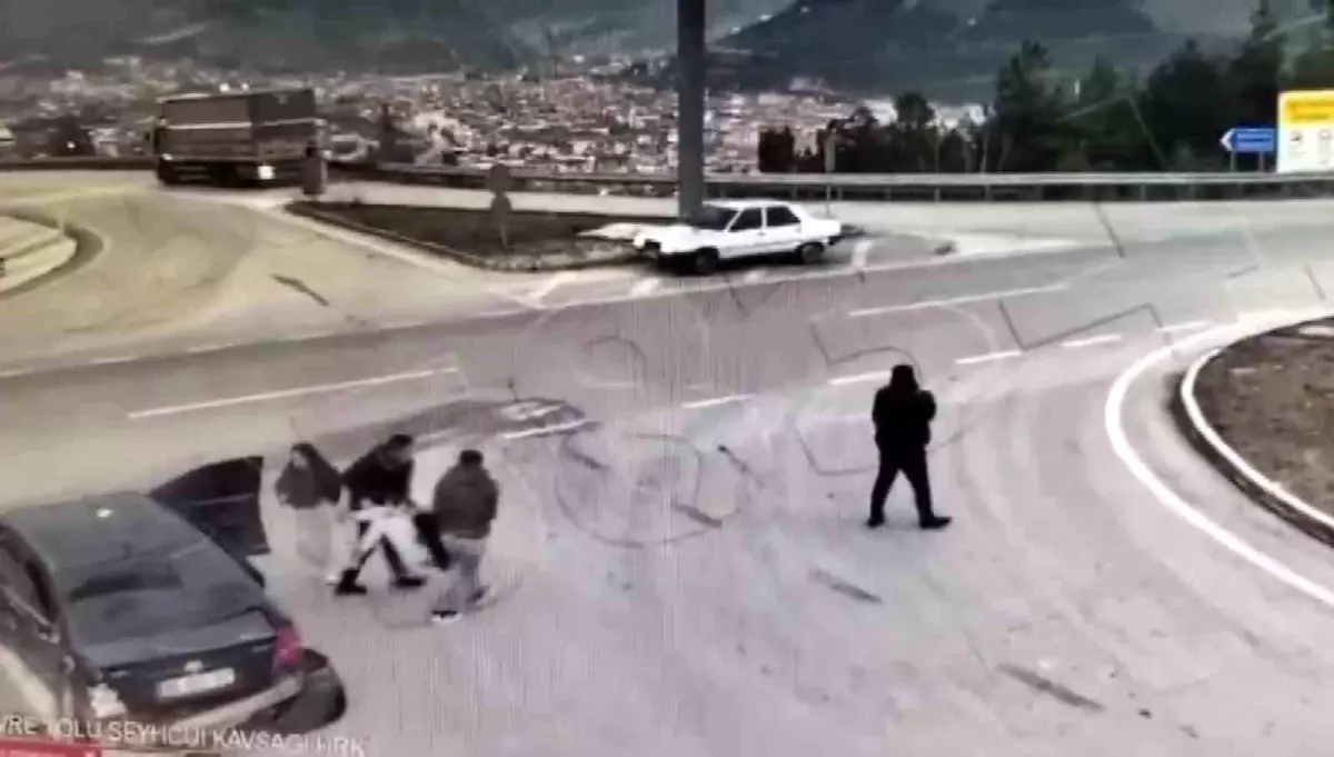 Amasya’da Trafik Kazası: Otomobil Yangın Çıkardı