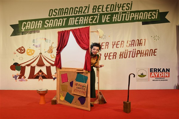 Osmangazi’de “Kapı Misafiri” oyununu sahnelendi