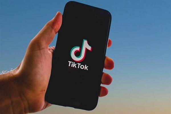 TikTok, Biden ‘derhal’ müdahale etmezse Pazar günü karanlığa gömüleceğini söyledi