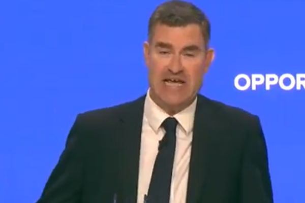 İngiltere ve Galler’de suçlular için Covid tarzı kısıtlamalar öneridi