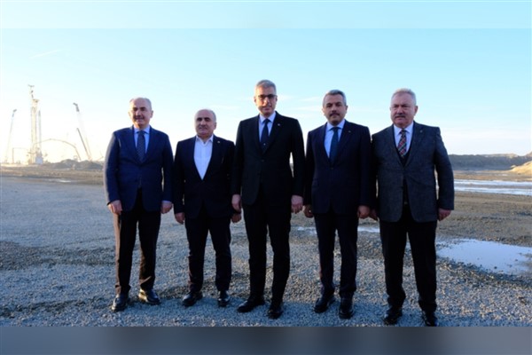 Bakan Memişoğlu’ndan Rize Şehir Hastanesi’nin inşaat alanında inceleme