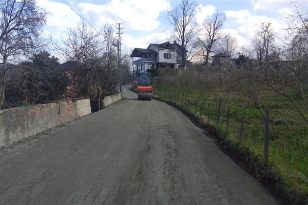 Silindirle sıkıştırılmış beton yol uygulaması Fatsa’da hayata geçiriliyor