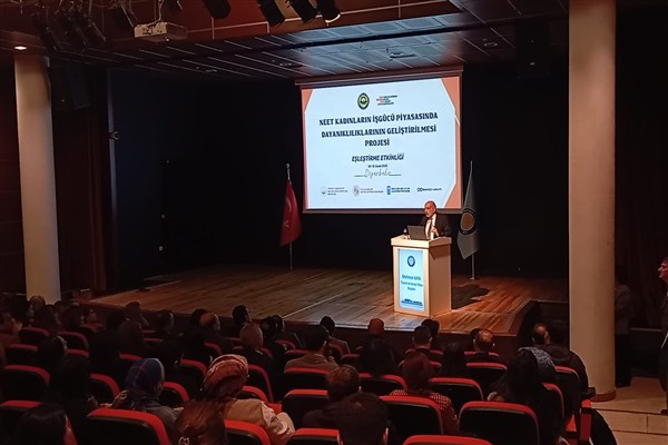 Diyarbakır’da gençler işletmelerle buluştu