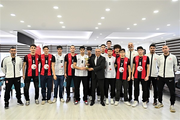 Muratpaşa Belediyesi U-18 Basketbol Takımı Bölge Şampiyonası’na katılacak