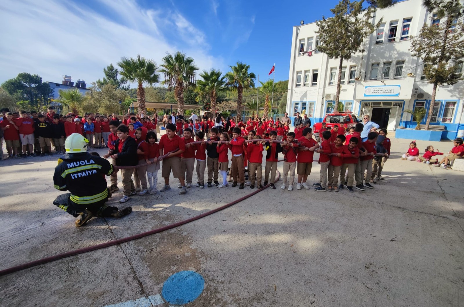 Muğla Büyükşehir Belediyesi itfaiye ekipleri, 7 bin 843 öğrenciye eğitim verdi