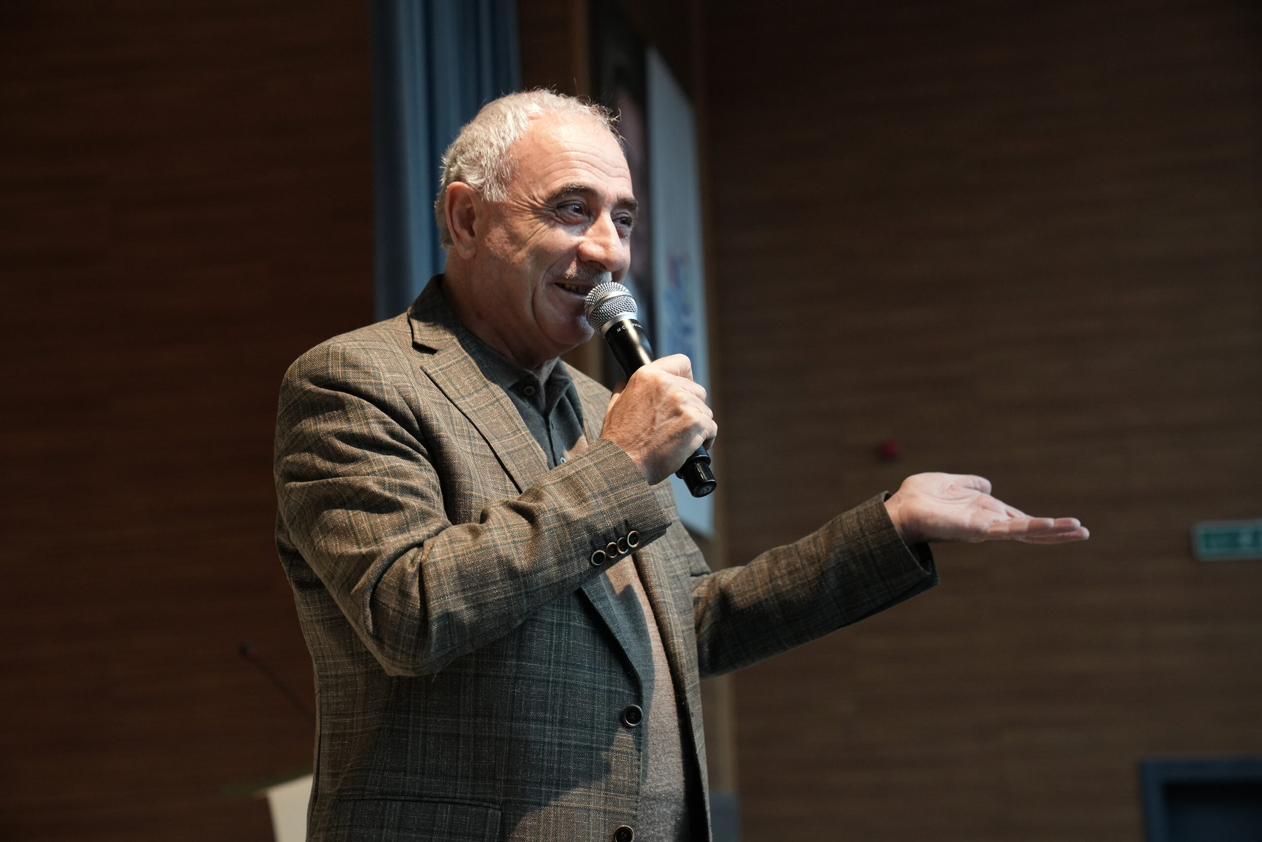 Şehir konferansları kapsamında Nurullah Genç ve Altay Cem Meriç, Konya’da