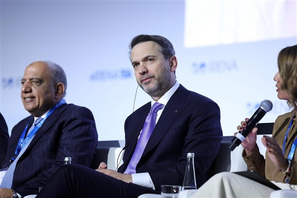 Bakan Bayraktar: Güçlü bir şebeke için ‘yeşil şebeke’ yatırımlarını hayata geçiriyoruz