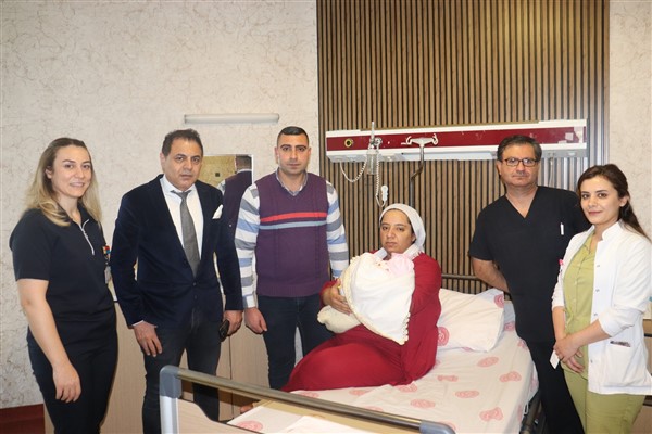 Harran Üniversitesi Hastanesi’nde 13 yıldır çocuk hayali kuran kadın anne oldu