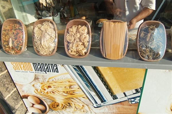 Diyarbakır’da Silvan buğdayıyla üretilen makarnalar müşterilere sunuluyor