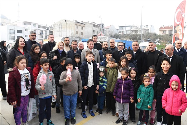 Osmangazi’de Çadır Kültür Sanat Merkezi ve Kütüphanesi açıldı