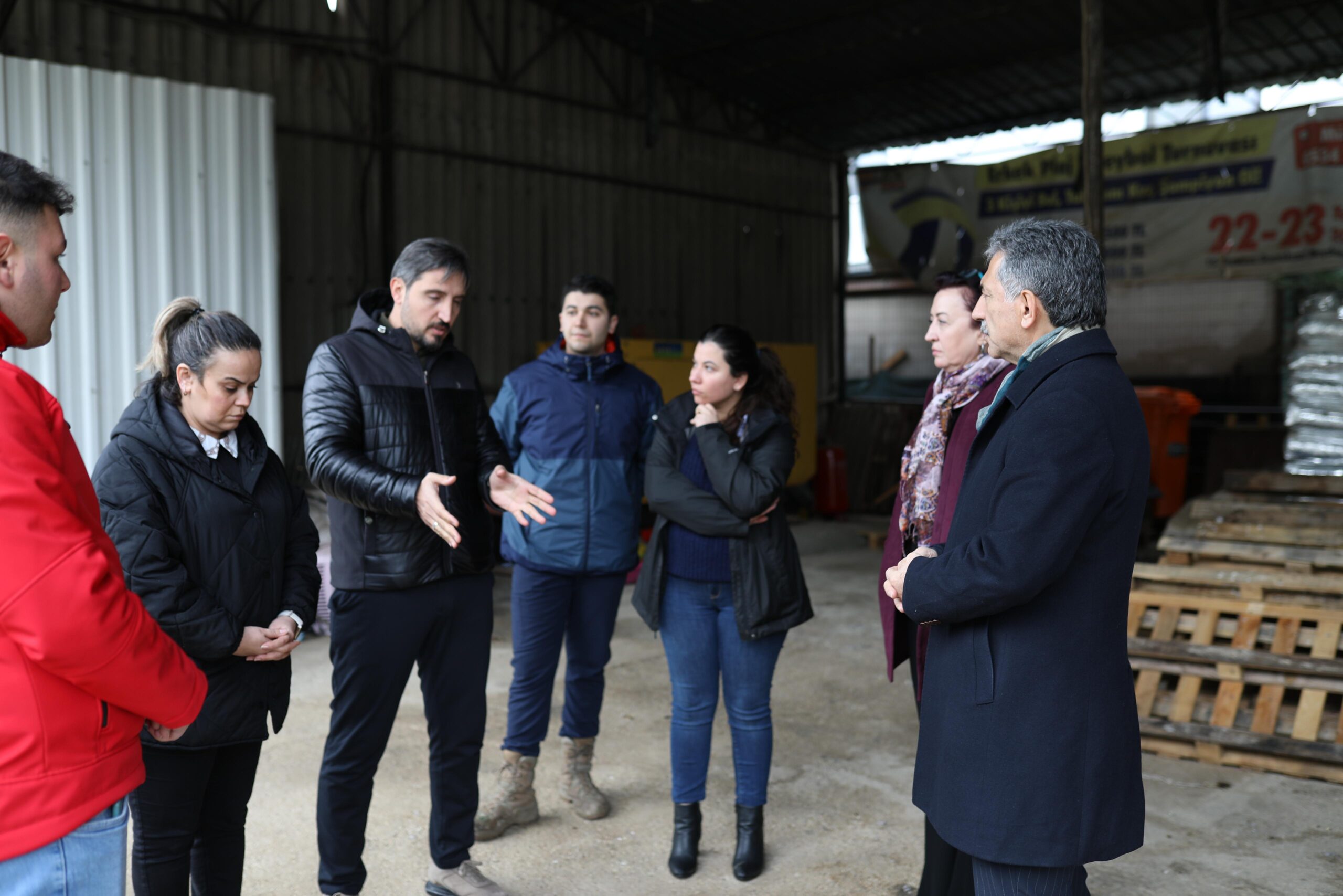 Başkan Deviren, Umurbey Geçici Hayvan Rehabilitasyon Merkezi’ni ziyaret etti