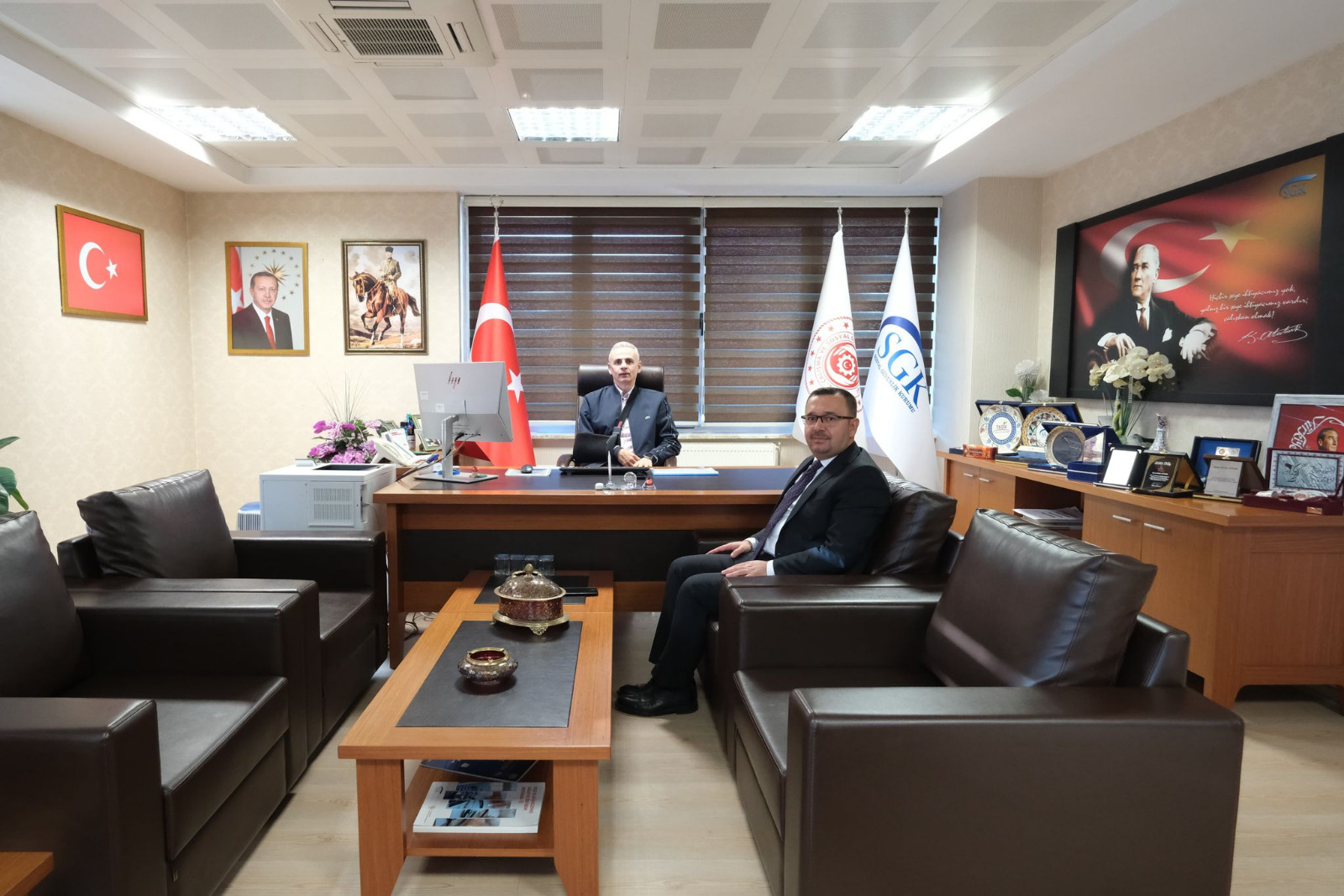 Karaman Valisi Çiçekli, SGK İl Müdürlüğü’nü ziyaret etti