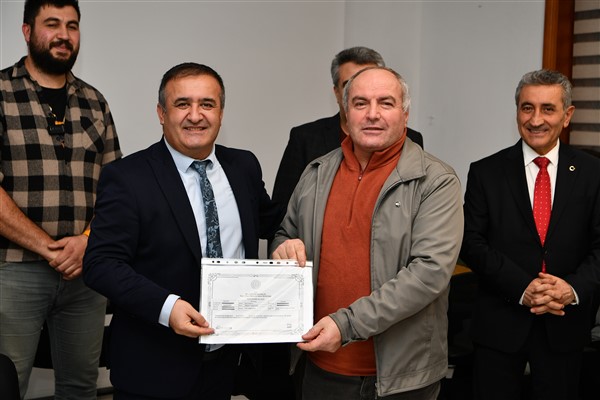 Mamak’ta arıcılık eğitimini tamamlayan kursiyerler mezun oldu