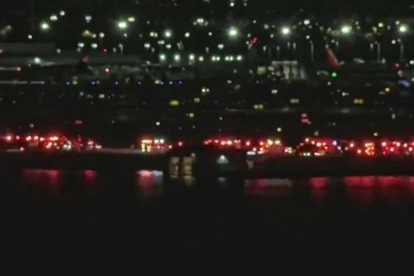 ABD’deki uçak kazası mahallinde en az 30 ceset sudan çıkarıldı