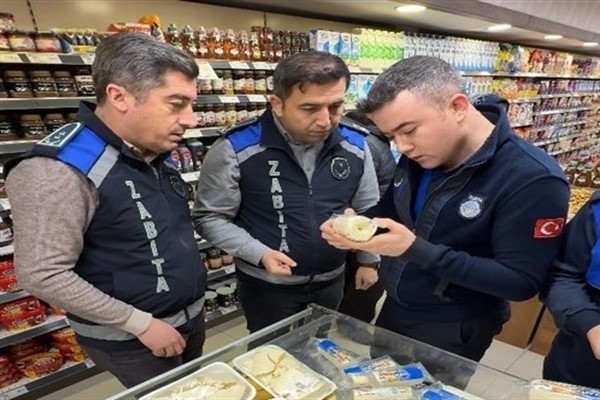 Çorum Zabıtası, zincir marketleri denetledi