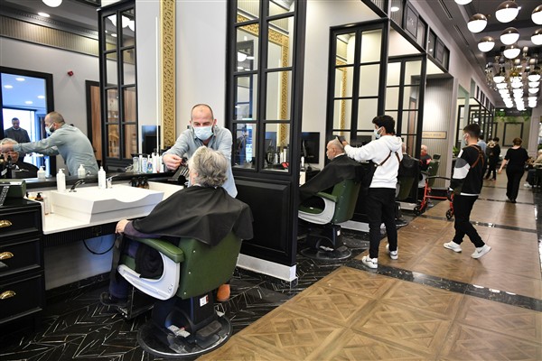 Beylikdüzü’nde huzurevi sakinlerine kişisel bakım hizmetleri sunuldu