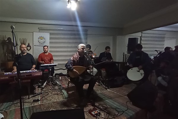 Dicle Kültür Sanat Derneği’nden geleneksel yılbaşı konseri