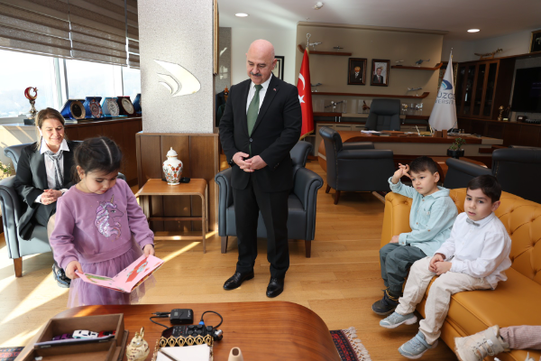 Anaokulu öğrencilerinden Düzce Üniversitesi Rektörü Sözbir’e ziyaret