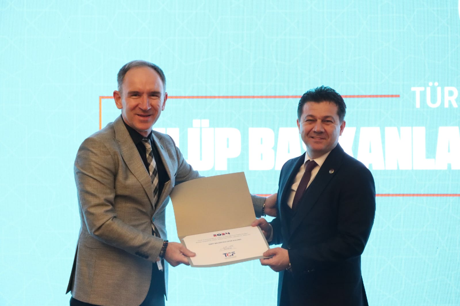 Türkiye Cimnastik Federasyonu’ndan İzmit Belediyespor Başkanı Erenkaya’ya teşekkür plaketi