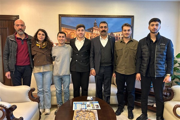 Dicle Üniversitesi öğrencilerinden DBB Eş Başkanı Hatun’a ziyaret