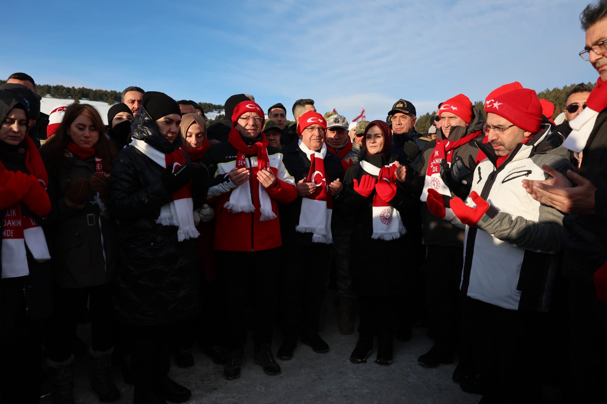 Bakan Göktaş, Sarıkamış şehitlerini anmak için düzenlenen yürüyüşe katıldı