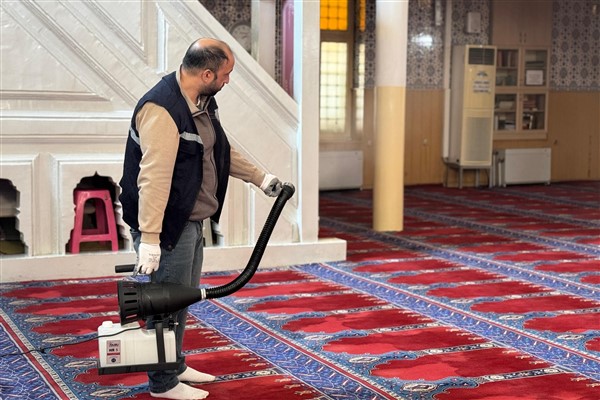 Karabük Belediyesi’nden cami ve mescitlerde gül suyu uygulaması