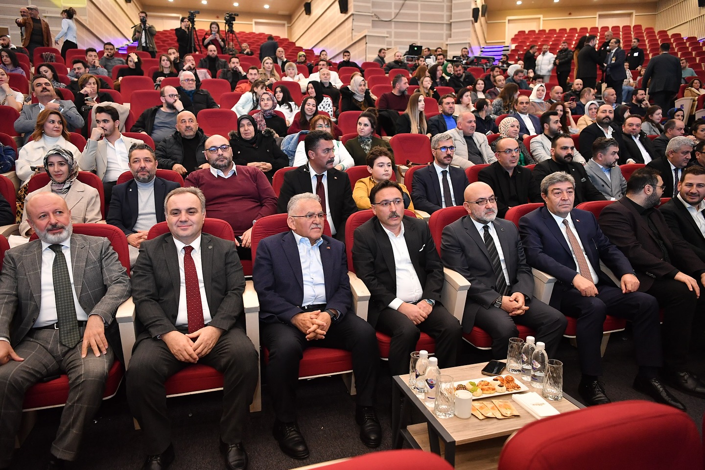 Büyükkılıç, ”Kapadokya’nın Gizemli Mabedi Erciyes” belgeselinin ilk gösterimine katıldı