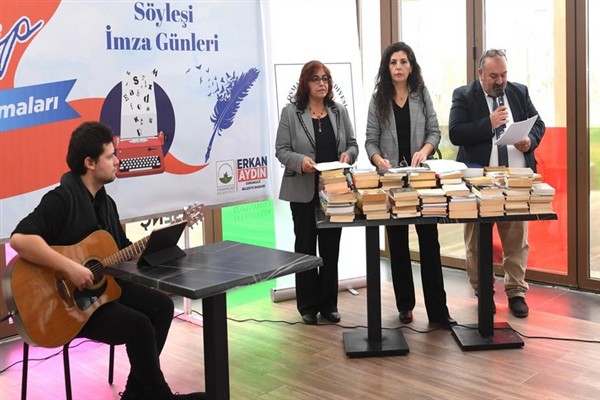 İsmail Hakkı Tonguç Bağış ve Şiir Kütüphanesi’ne kitap bağışı yapıldı