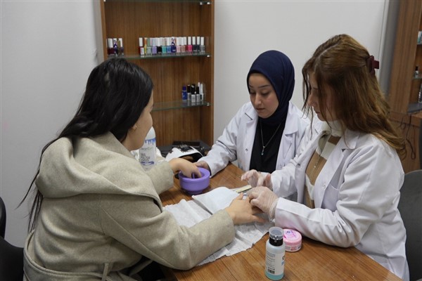 Malatya Belediyesi’nden kadınlara yönelik Maniküristlik ve Protez Tırnak Kursu