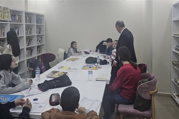 Silopi İl Müdürü Açar’dan halk kütüphanesi ziyareti