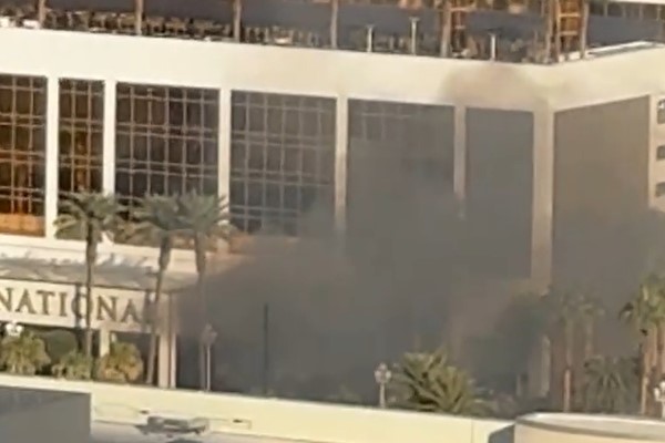 Tesla Cybertruck Trump Hotel’in dışında patladı, sürücü öldü