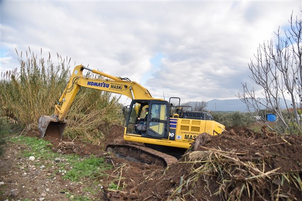 Büyükşehir, dere temizliğini sürdürdü