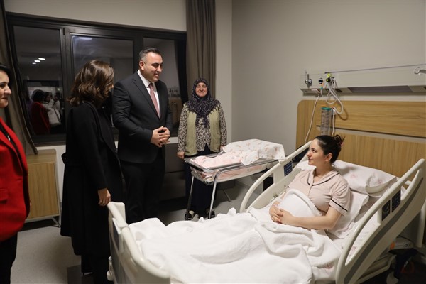 Bursa Büyükşehir’den yılın son ve ilk bebeklerine ziyaret