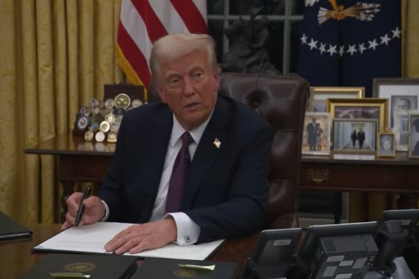 Trump ABD’nin sınırlarını göçmenlere kapatıyor