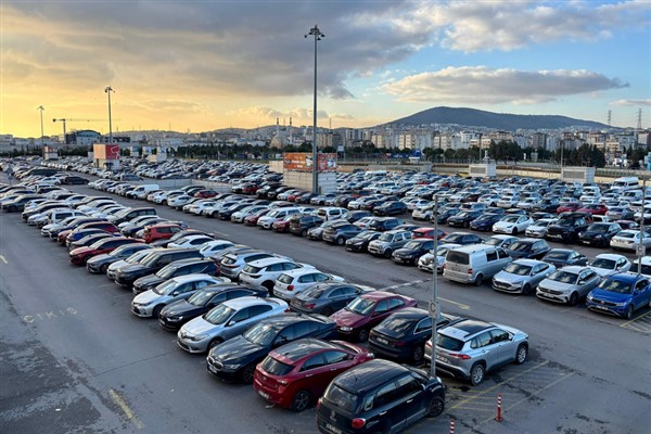Sabiha Gökçen Havalimanı yeni otoparkıyla yarıyıl tatiline hazır