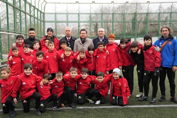 Başkan Aydın, Hüdavendigar Dikkaldırım Osmangazi SK’yı ziyaret etti