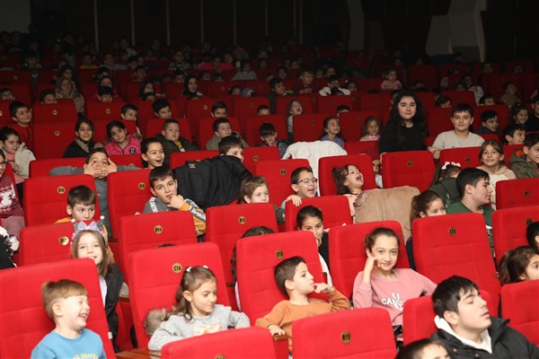 İnegöl’de “Sihirbaz Gösterisi” gerçekleştirildi