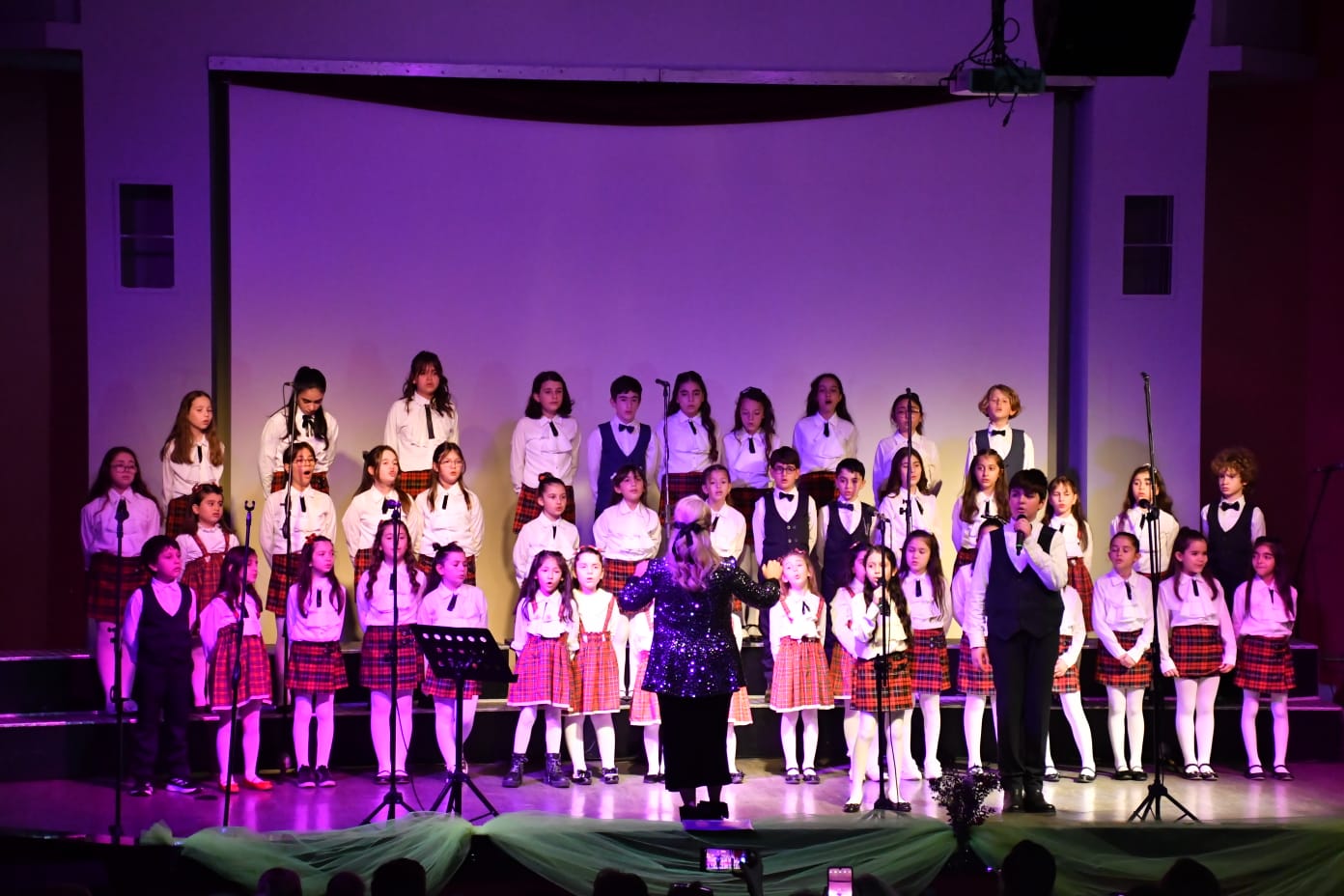 Çok Sesli Çocuk Korosu ve Gençlik Korosu’ndan ”Mutlu Günlere” konseri