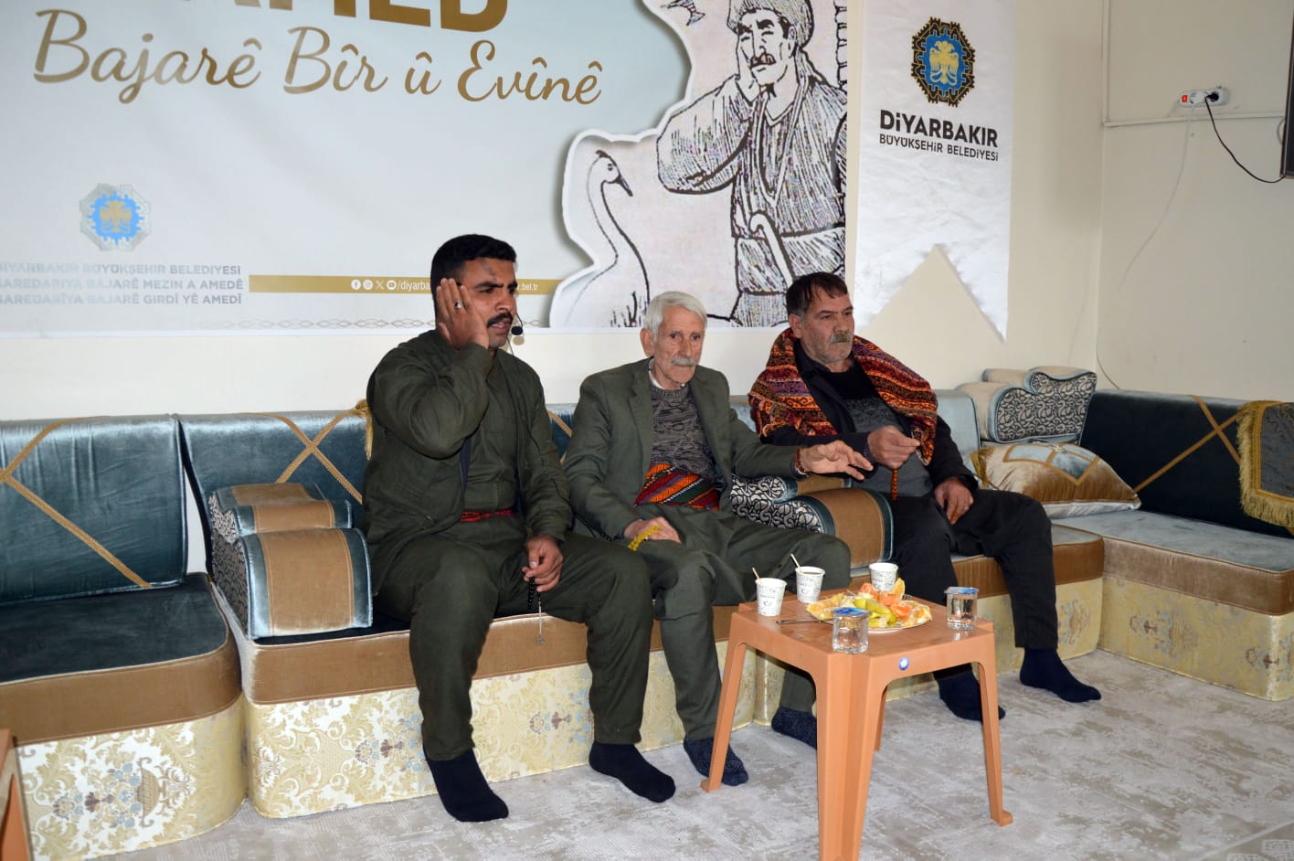 Diyarbakır Büyükşehir Belediyesi, yaşlılara yönelik dengbêj programı düzenledi