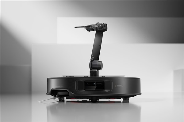 Dünyanın ilk mekanik kollu robot süpürgesi Saros Z70, CES 2025’te geleceği tanımlıyor