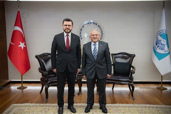 AK Parti Kayseri İl Başkanı Okandan, Başkan Büyükkılıç’ı ziyaret etti