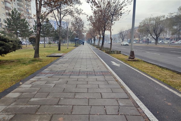 Kayseri Büyükşehir, peyzaj ve temizlik çalışmalarını sürdürüyor