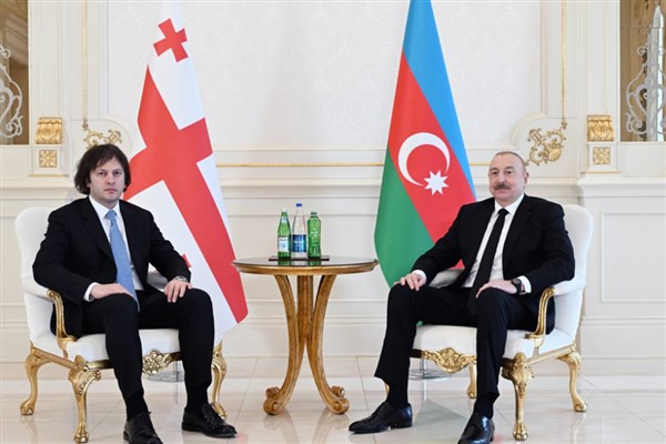 Azerbaycan Cumhurbaşkanı Aliyev, Gürcistan Başbakanı Kobakhidze ile bir araya geldi