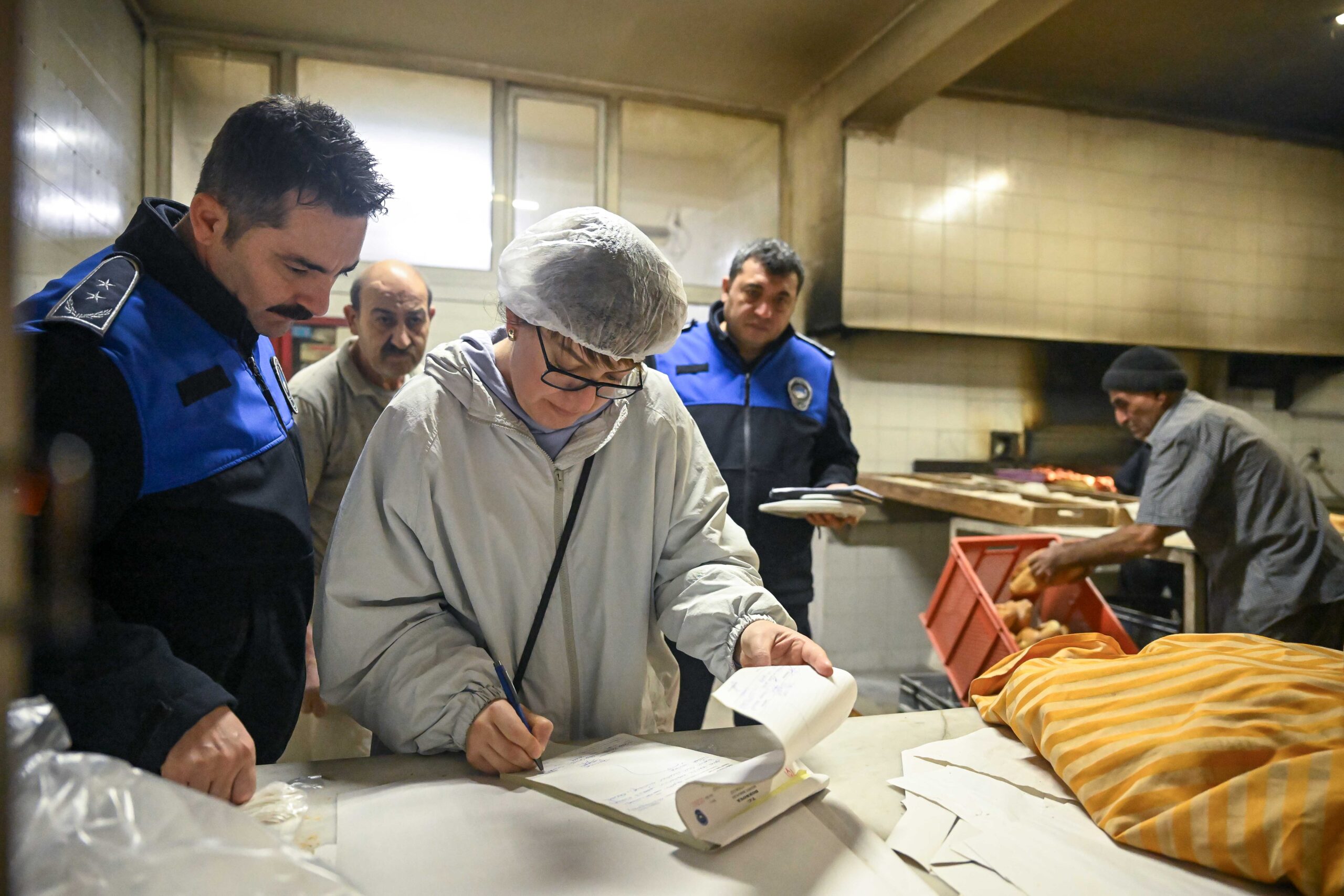 Bornova’da fırın denetimleri devam ediyor