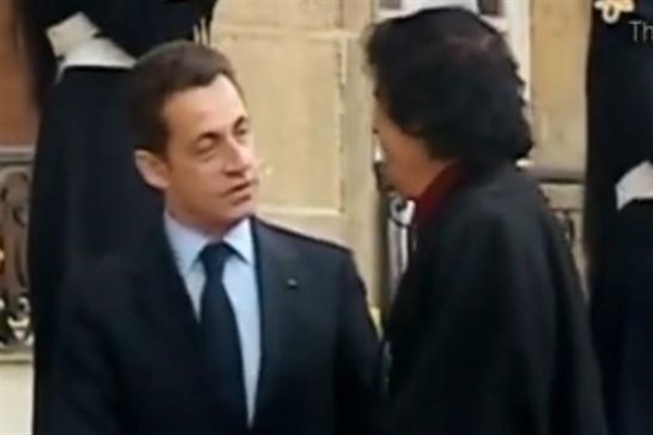 Sarkozy, Kaddafi’den yasadışı fon aldığı iddiasıyla mahkeme önünde